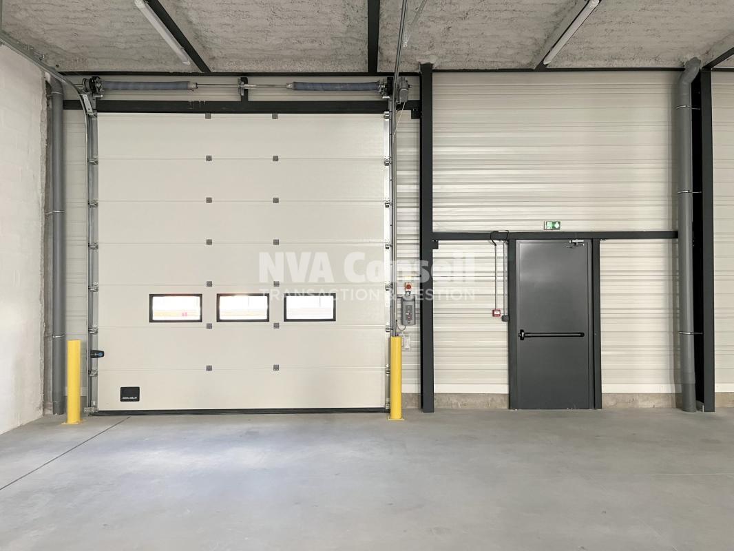 Industrial in SAINT-OUEN-L'AUMONE for lease Building Photo- Image 1 of 12