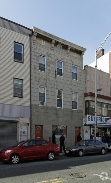 635 Newark Ave, Jersey City, NJ for lease - Primary Photo - Image 3 of 5