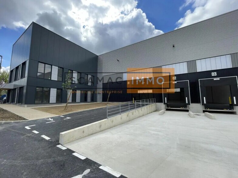 Office in La Courneuve for lease - Building Photo - Image 1 of 5