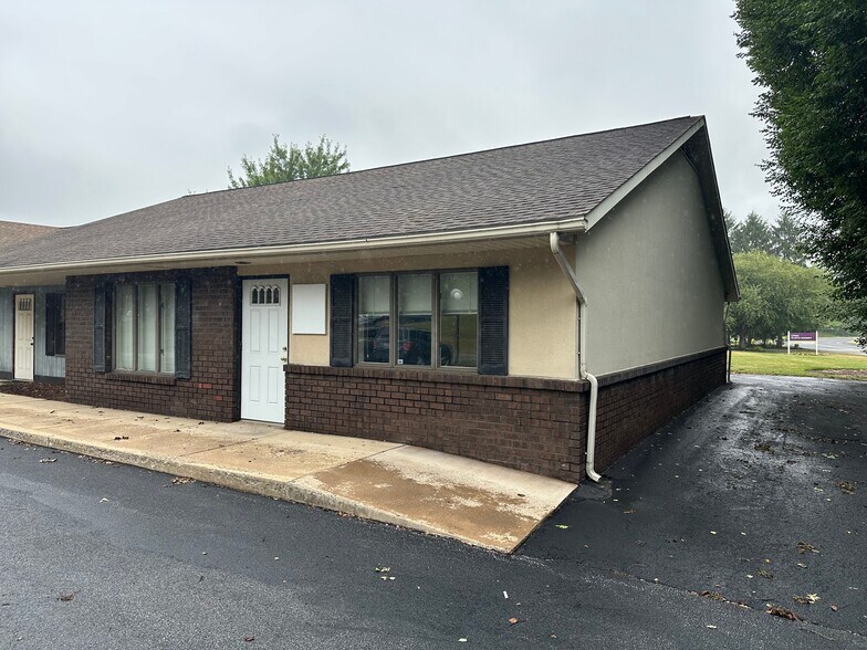 940 Century Dr, Mechanicsburg, PA à louer - Photo du bâtiment - Image 1 de 6