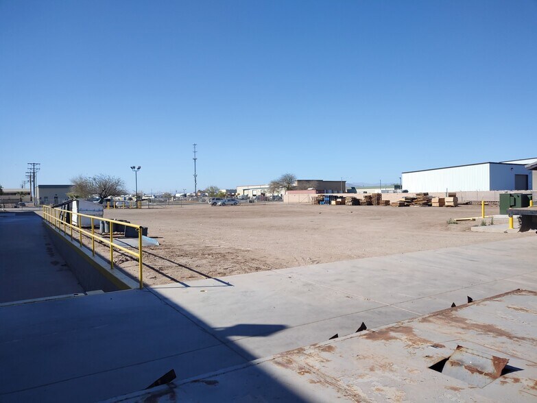 798 E Heil Ave, El Centro, CA à vendre - Photo du bâtiment - Image 2 de 8