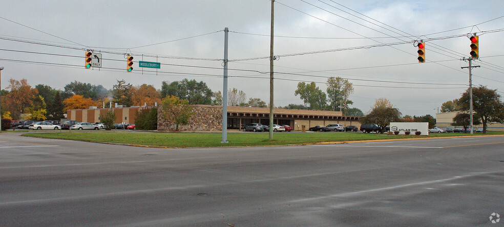 2000 Middlebury St, Elkhart, IN for lease - Building Photo - Image 1 of 6