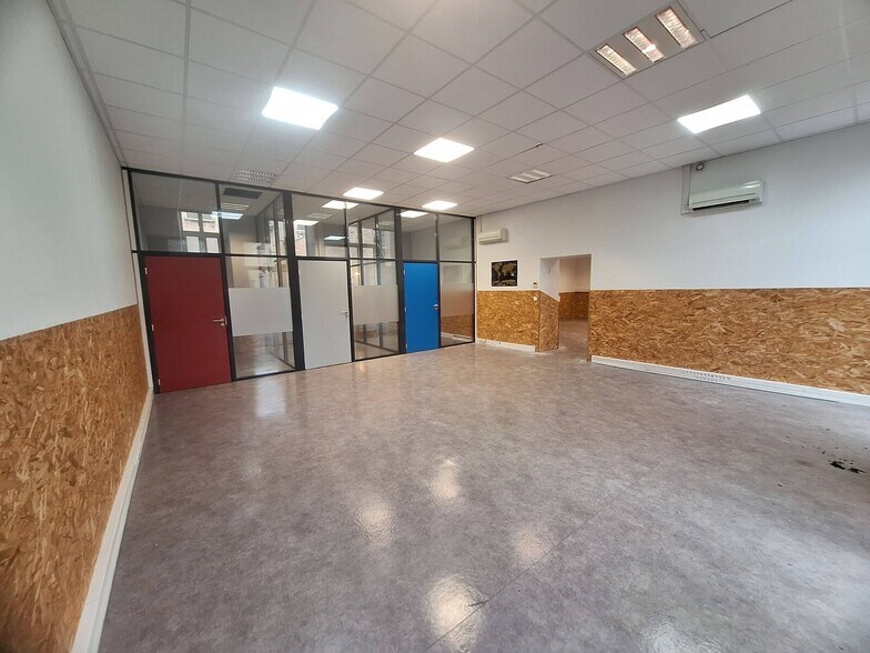 Office in Bordeaux for lease - Building Photo - Image 3 of 24