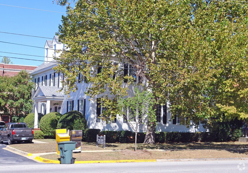 2725 Devine St, Columbia, SC à louer - Photo du bâtiment - Image 3 de 10