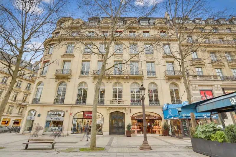 63 Avenue Des Champs Elysées, Paris for lease - Building Photo - Image 1 of 1