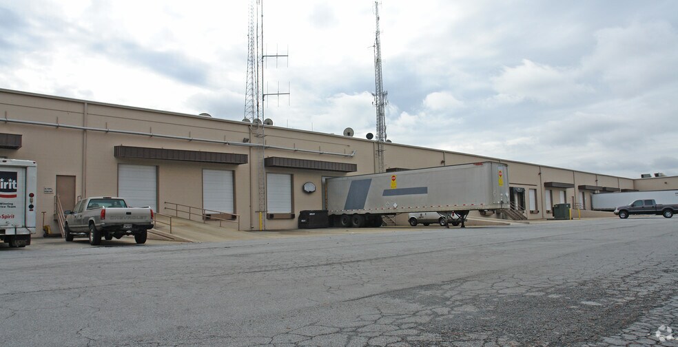 5801 Goshen Springs Rd, Norcross, GA à louer - Photo du bâtiment - Image 2 de 6