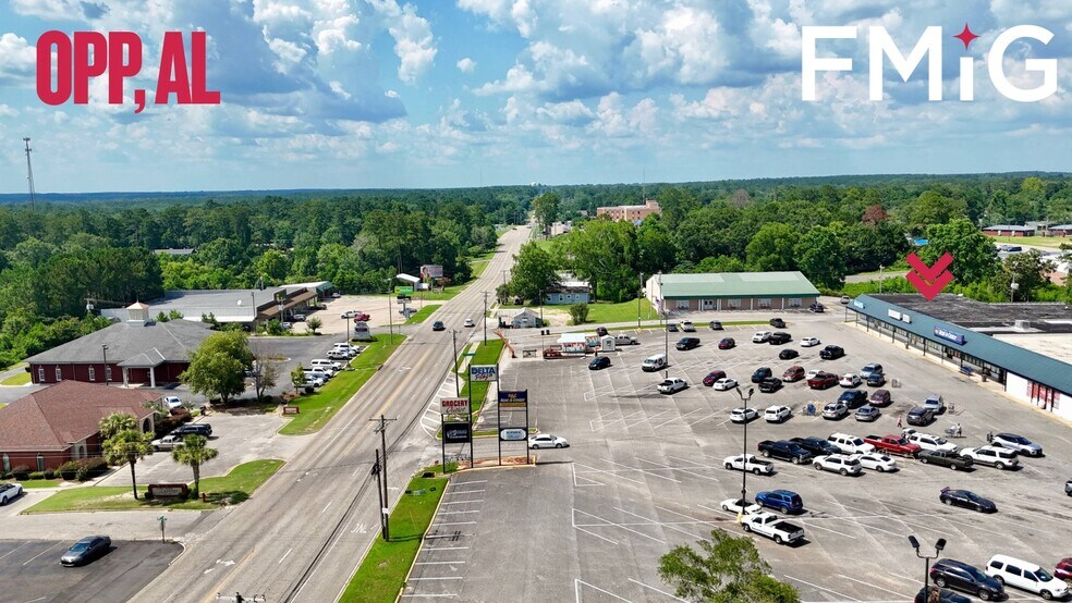 412 N Main St, Opp, AL à louer - Photo du bâtiment - Image 3 de 4