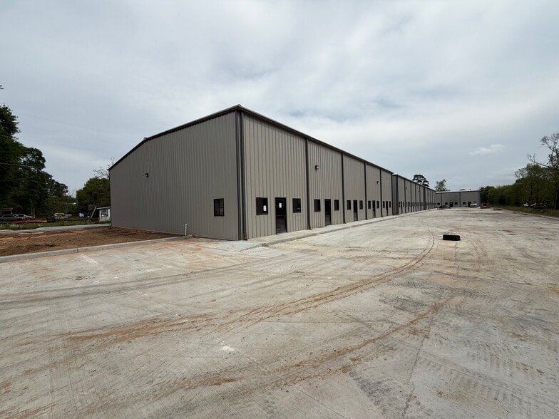 837 Santa Fe St, Conroe, TX for lease - Building Photo - Image 1 of 7