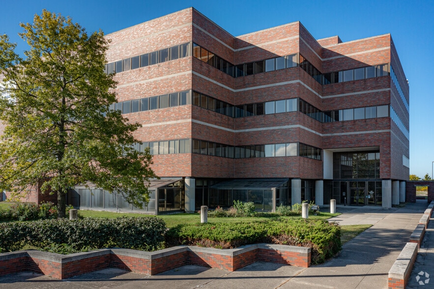 480 Vantage Pt, Miamisburg, OH for sale - Building Photo - Image 1 of 44