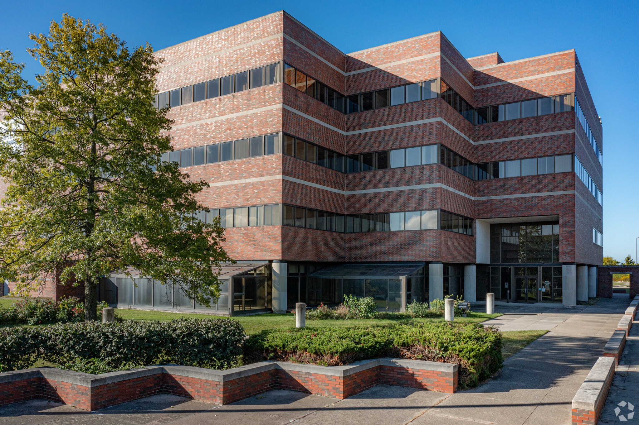 480 Vantage Pt, Miamisburg, OH for sale Primary Photo- Image 1 of 45