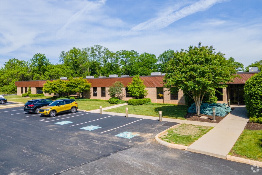 485 Devon Park Dr, Wayne, PA à louer - Photo du bâtiment - Image 2 de 2