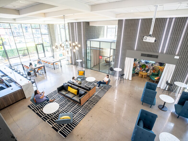 2828 N Central Ave, Phoenix, AZ à louer - Photo intérieure - Image 2 de 12