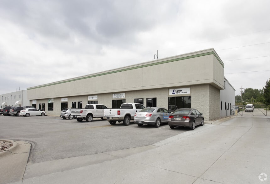 15002-15022 A Cir, Omaha, NE à louer - Photo principale - Image 2 de 6