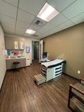 9730 Brimhall Rd, Bakersfield, CA à louer Photo intérieure- Image 2 de 7