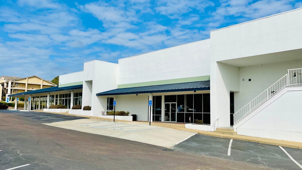 900 E County Line Rd, Ridgeland, MS for lease - Building Photo - Image 3 of 8