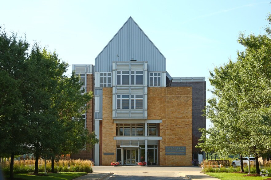 1 Village Center Dr, Van Buren Township, MI à louer - Photo du bâtiment - Image 2 de 8