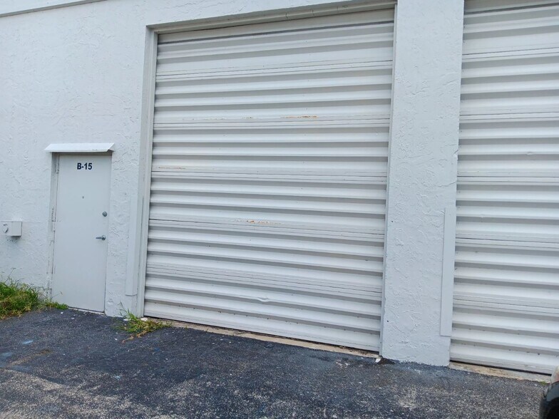 16155 SW 117th Ave, Miami, FL à vendre - Photo du bâtiment - Image 3 de 3