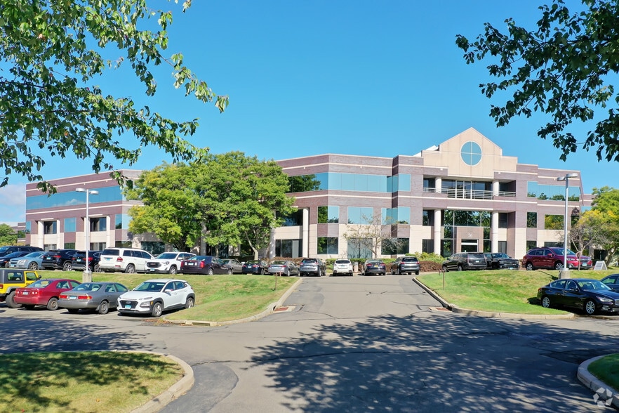 76 Batterson Park Rd, Farmington, CT for lease - Building Photo - Image 3 of 10