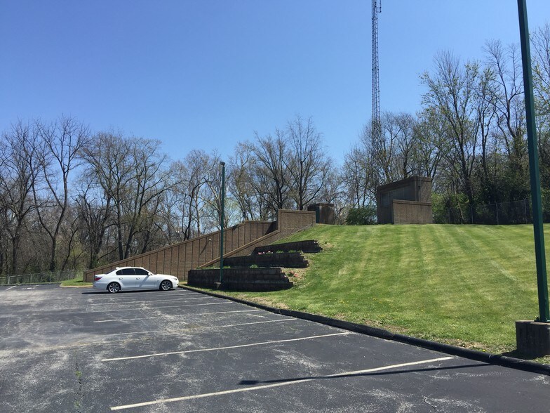 3280 McKibbon Rd, Saint Louis, MO à louer - Photo du bâtiment - Image 3 de 14