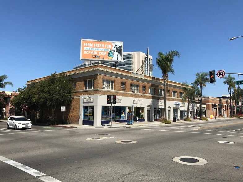 300-312 N Broadway, Santa Ana, CA à louer - Photo du bâtiment - Image 3 de 37