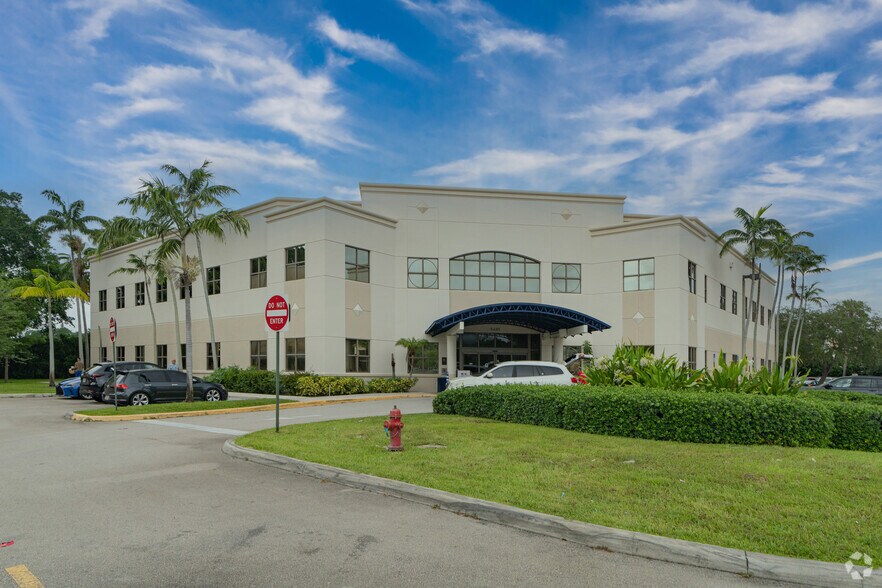 5401 S Congress Ave, Atlantis, FL for lease - Primary Photo - Image 2 of 11