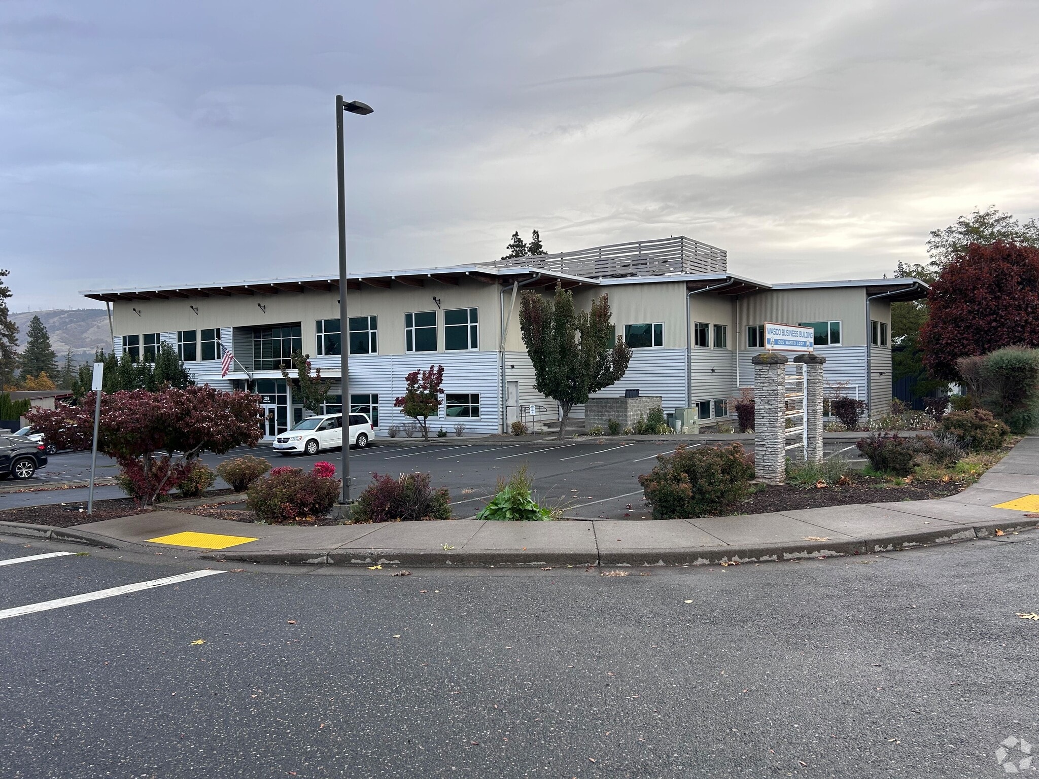 205 Wasco Loop, Hood River, OR for lease Primary Photo- Image 1 of 3