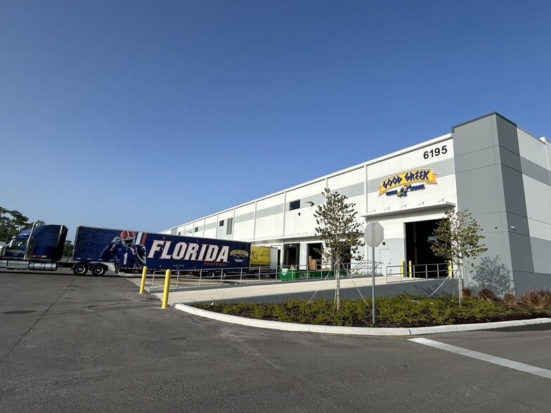 6195 Tri County Commerce Way, Fort Myers, FL for lease - Building Photo - Image 1 of 3