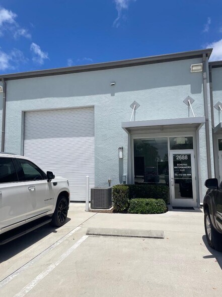 2610 SE Market Pl, Stuart, FL à louer - Photo du bâtiment - Image 2 de 4