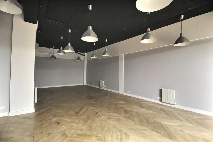 62 Rue Amelot, Paris à vendre - Photo du bâtiment - Image 3 de 5