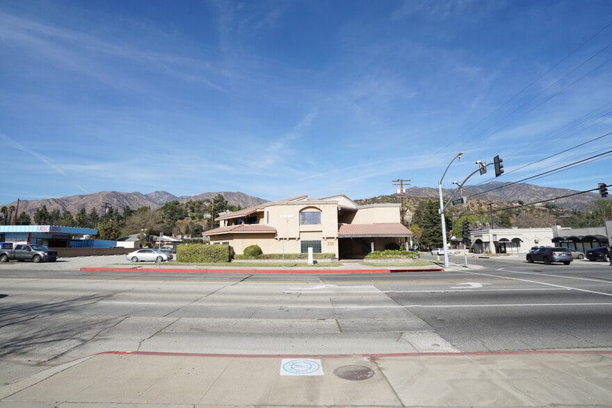 351 E Foothill Blvd, Arcadia, CA for lease - Building Photo - Image 2 of 11