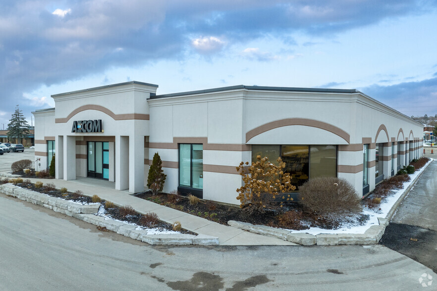 55 Cedar Pointe Dr, Barrie, ON for lease - Building Photo - Image 2 of 5