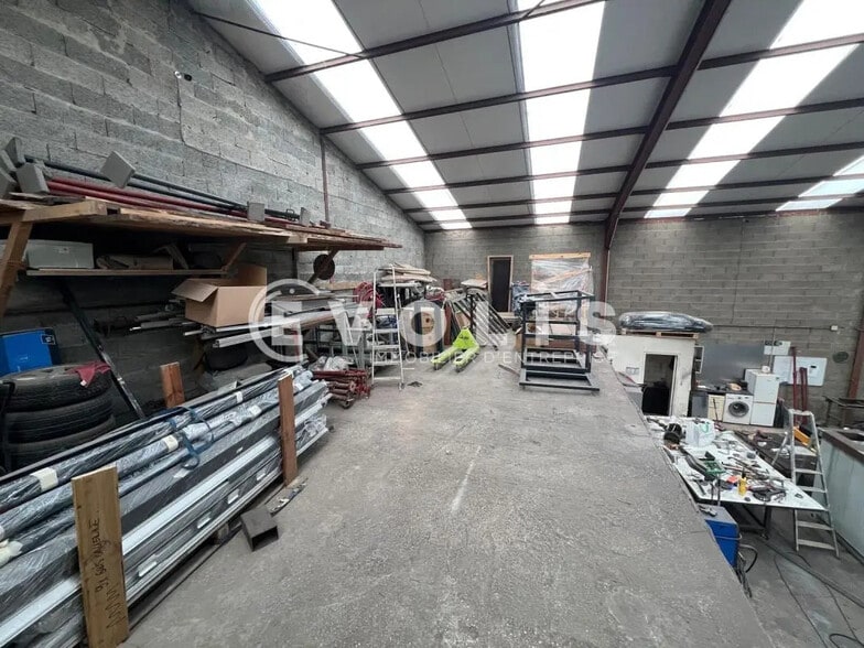 Flex in Vaux-le-Pénil for lease - Building Photo - Image 3 of 4