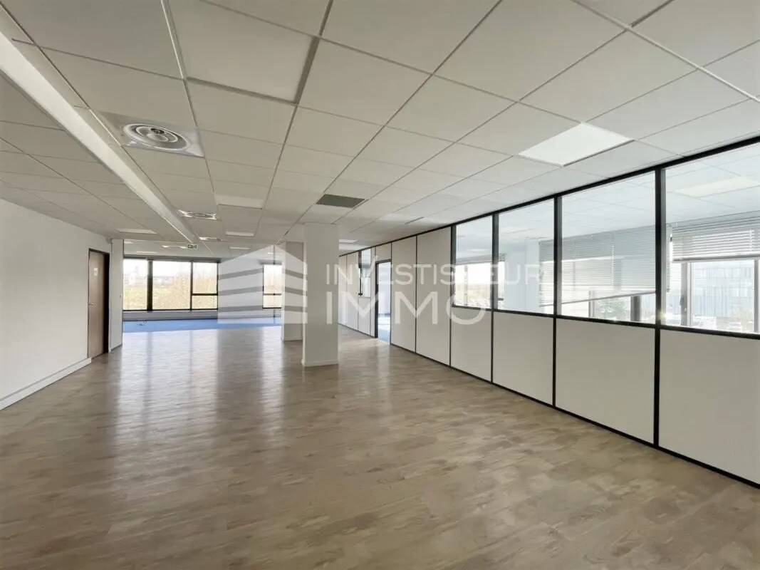 Office in Jossigny for lease Interior Photo- Image 1 of 8