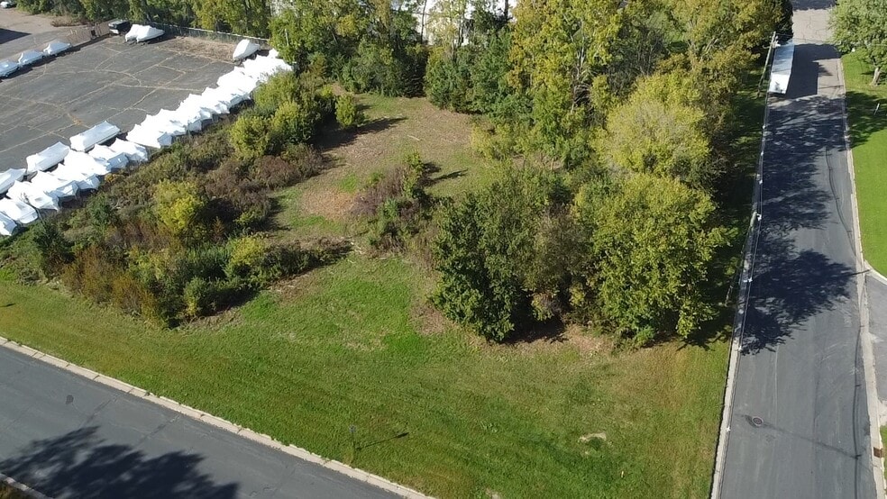 Mound View Rd, River Falls, WI à vendre - Photo du bâtiment - Image 2 de 5