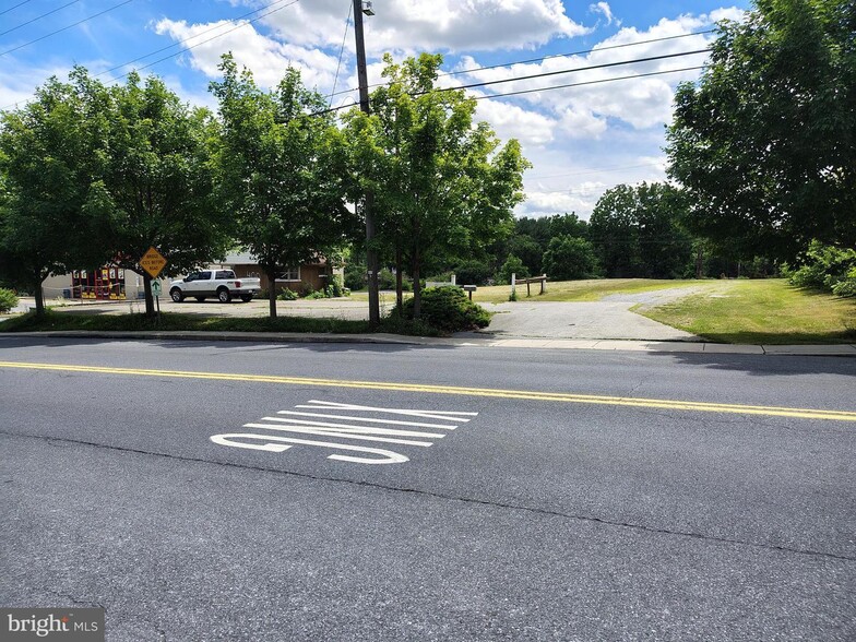 400 E Main St, Mount Joy, PA for sale - Building Photo - Image 2 of 10