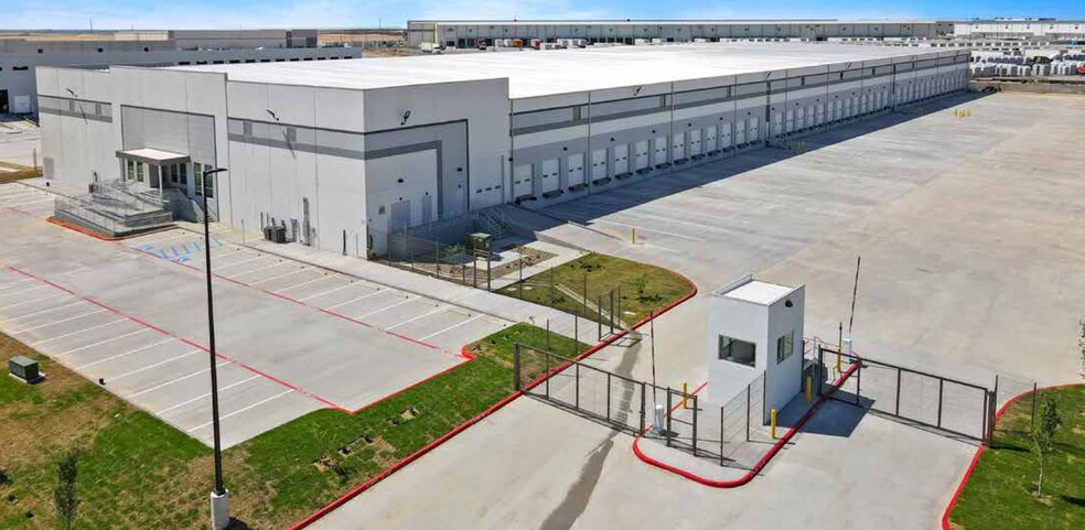 1138 Reuthinger Pky, Laredo, TX à louer - Photo du bâtiment - Image 1 de 5