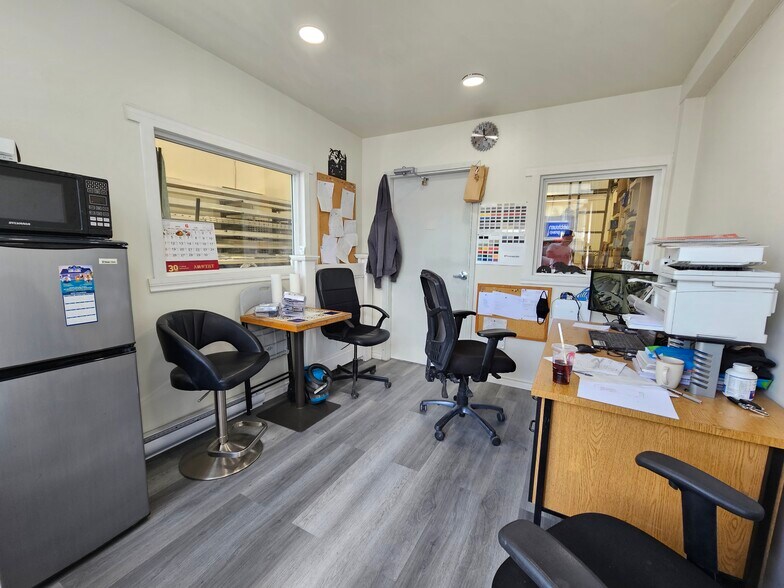 11538 132A St, Surrey, BC à vendre - Photo intérieure - Image 2 de 17