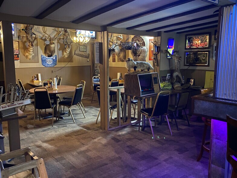 410 E Parallel St, Clifton, KS à vendre - Photo du bâtiment - Image 2 de 11