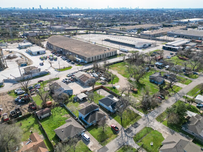 215 Bennington St, Houston, TX à vendre - Photo du bâtiment - Image 3 de 11