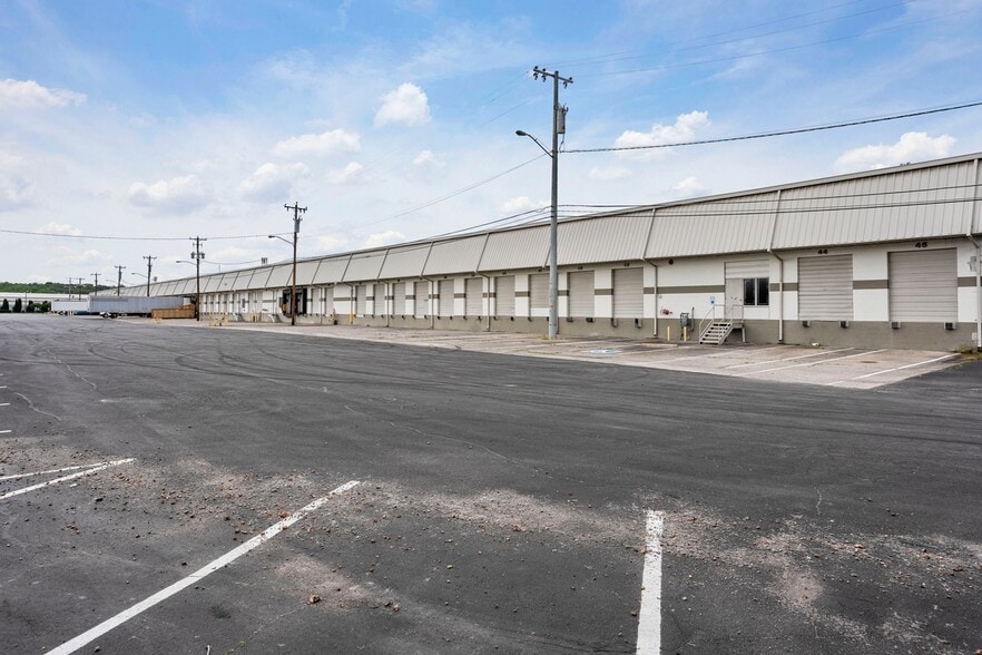 1010 Space Park South Dr, Nashville, TN for lease - Building Photo - Image 3 of 7