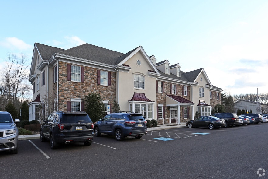 105 Montgomery Ave, Montgomeryville, PA for sale - Building Photo - Image 2 of 4