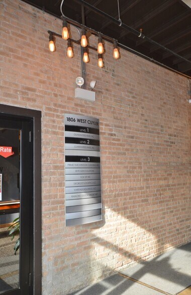 1800-1814 W Cuyler Ave, Chicago, IL à louer - Hall d’entrée - Image 2 de 10