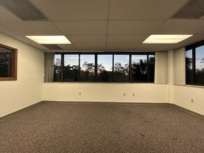 300 Lock Rd, Deerfield Beach, FL for lease Interior Photo- Image 1 of 4