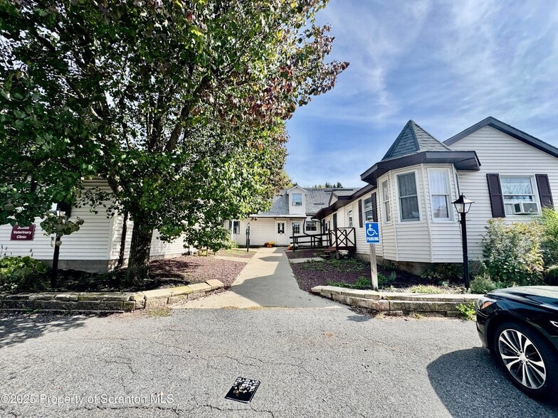 1324 Justus Blvd, Clarks Summit, PA for lease - Building Photo - Image 2 of 7