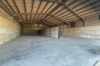 Long Lane, Odiham for lease Interior Photo- Image 1 of 2