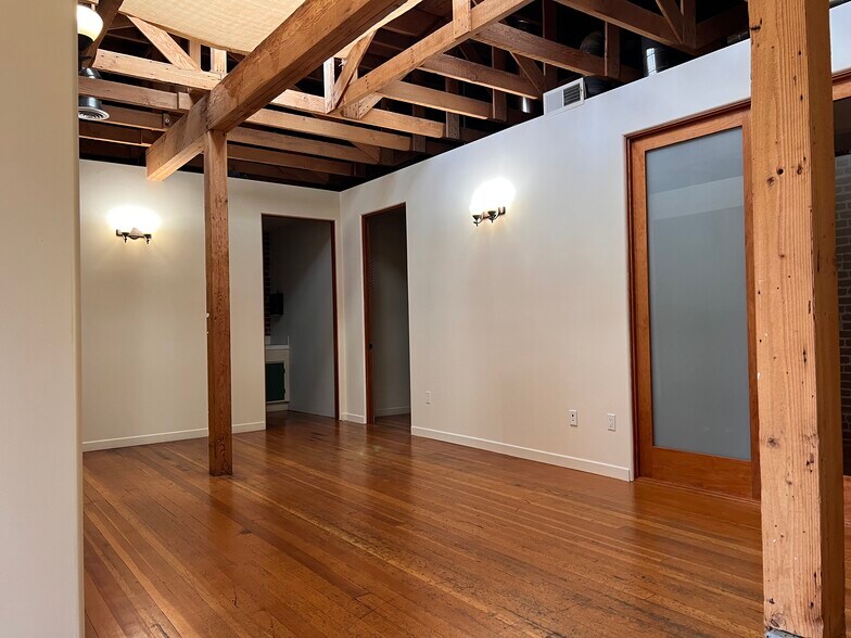 216 N 8th St, Santa Paula, CA à louer - Photo du bâtiment - Image 2 de 11