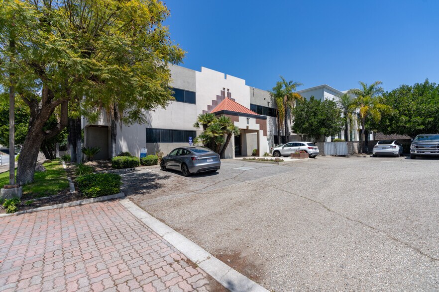 910 N Amelia Ave, San Dimas, CA à vendre - Photo du bâtiment - Image 3 de 16