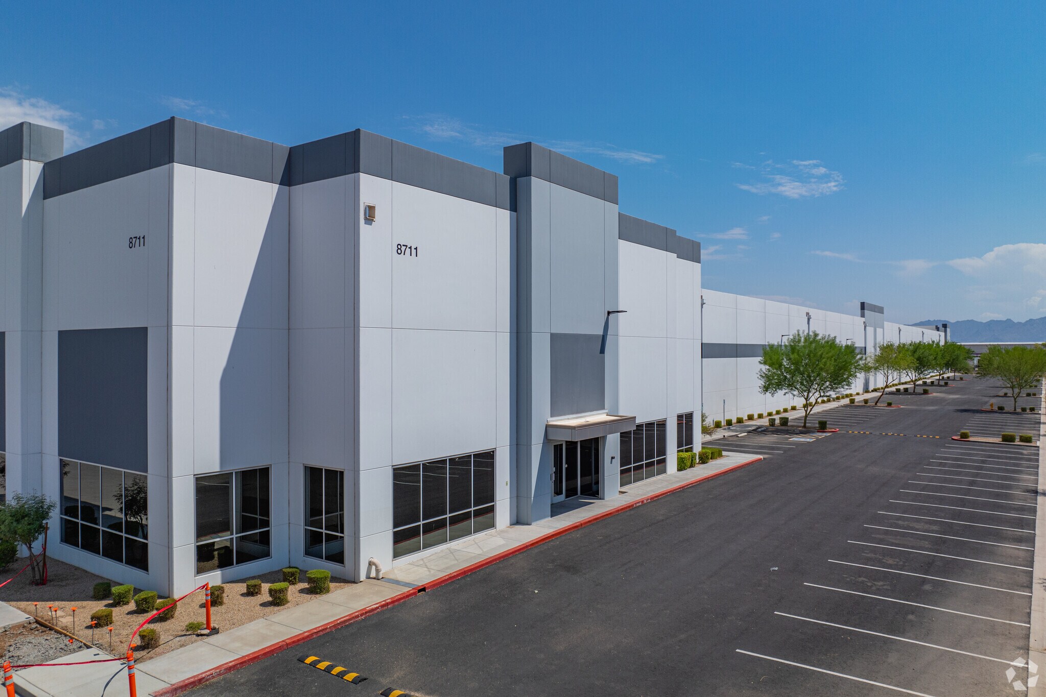 8701 W Jefferson St, Tolleson, AZ à louer Photo du bâtiment- Image 1 de 5