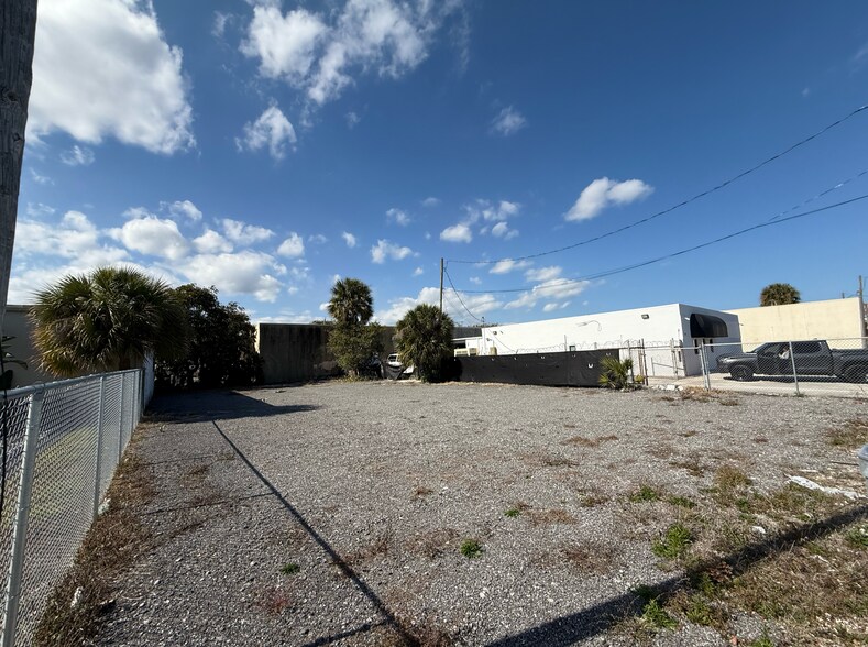 1141 Clare Ave, West Palm Beach, FL à louer - Photo du bâtiment - Image 2 de 4