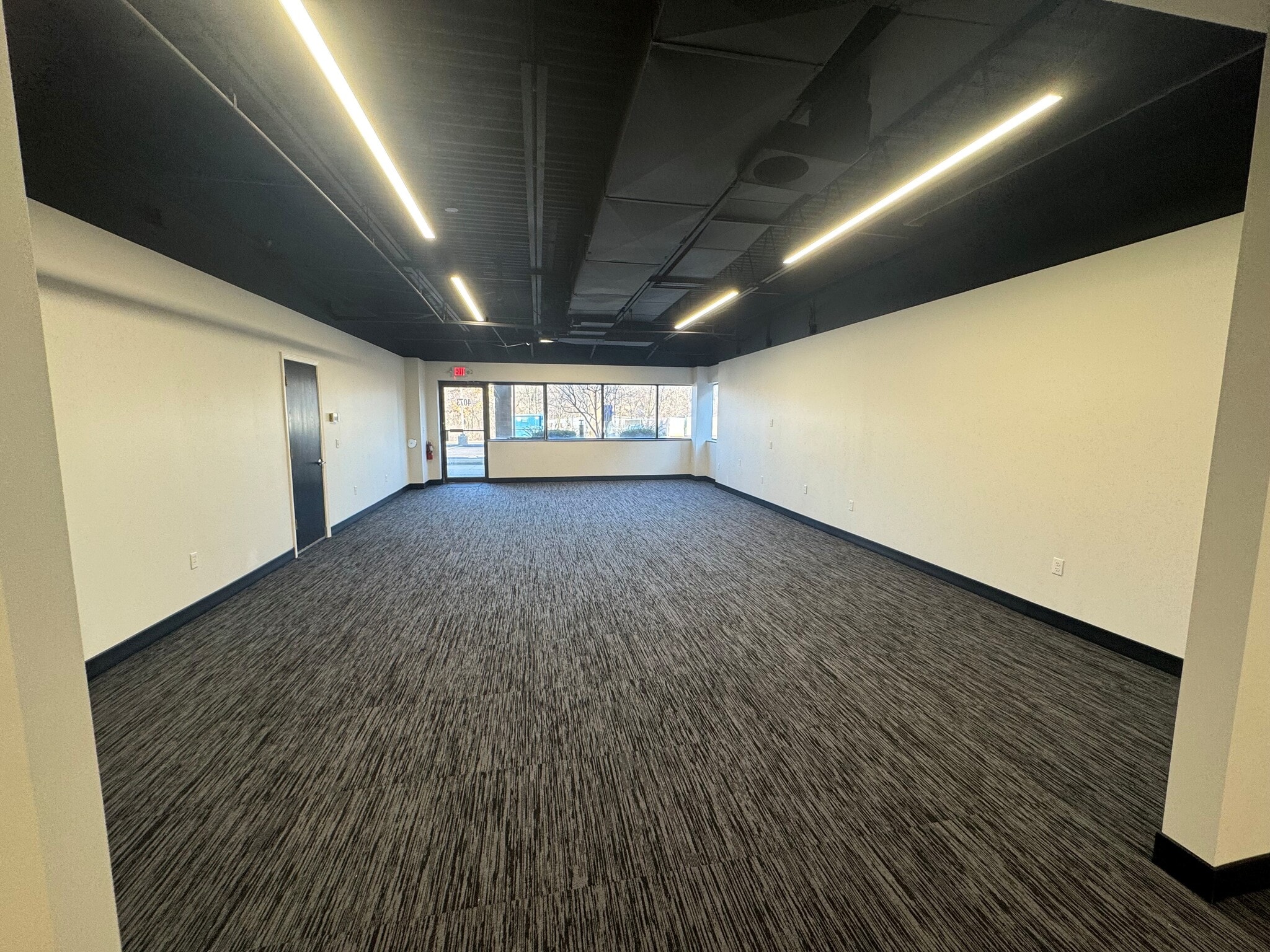 1-29 Centre Pointe Dr, Saint Peters, MO for lease Interior Photo- Image 1 of 2